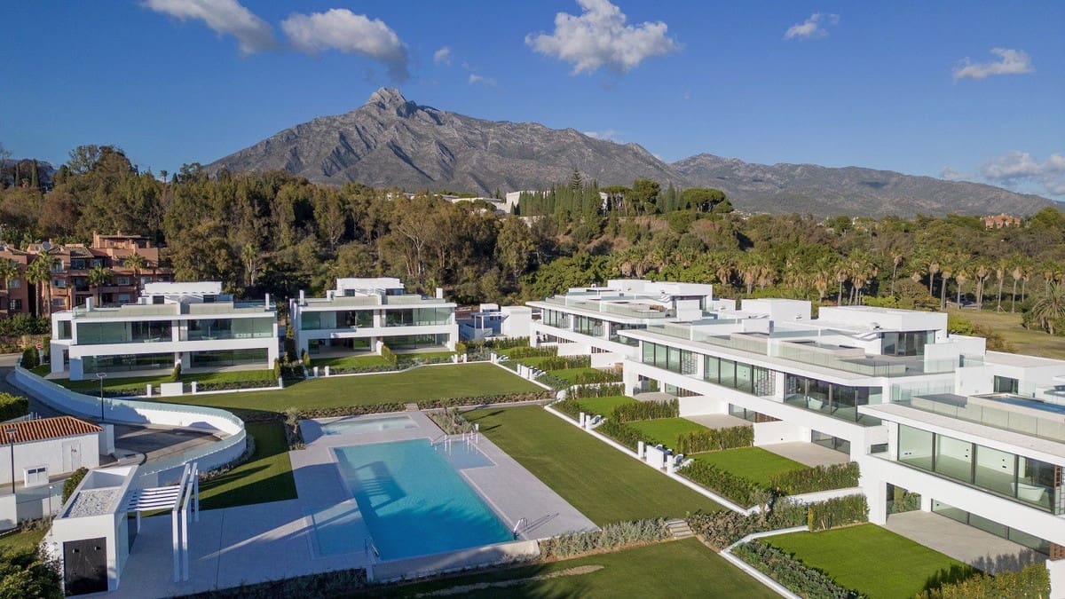 4 sypialnia Willa na sprzedaż w Marbella z basenem garażem - 7 500 000 € (Ref: 8032926)