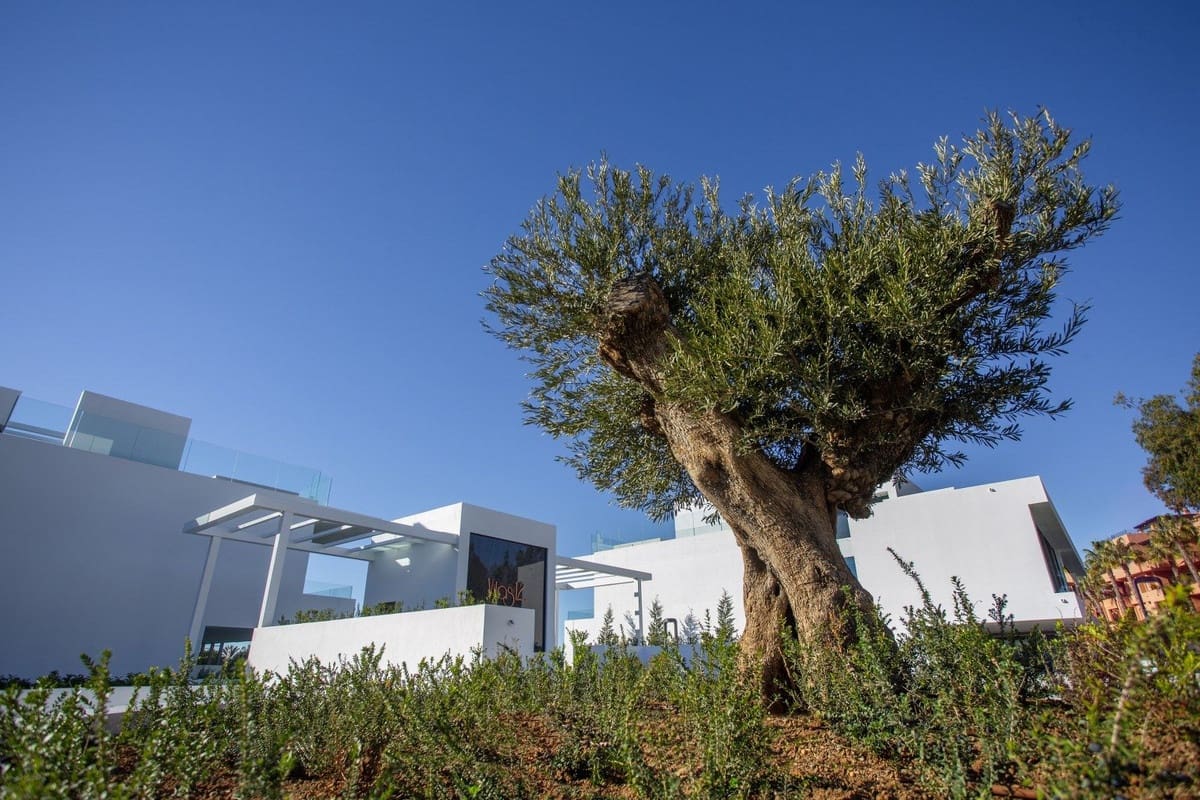 4 sypialnia Willa na sprzedaż w Marbella z basenem garażem - 7 500 000 € (Ref: 8032926)