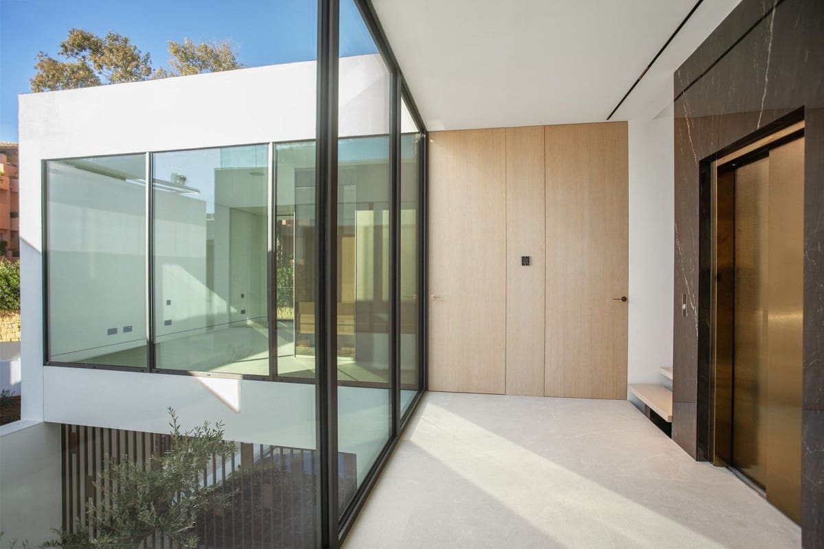 4 sypialnia Willa na sprzedaż w Marbella z basenem garażem - 7 500 000 € (Ref: 8032926)