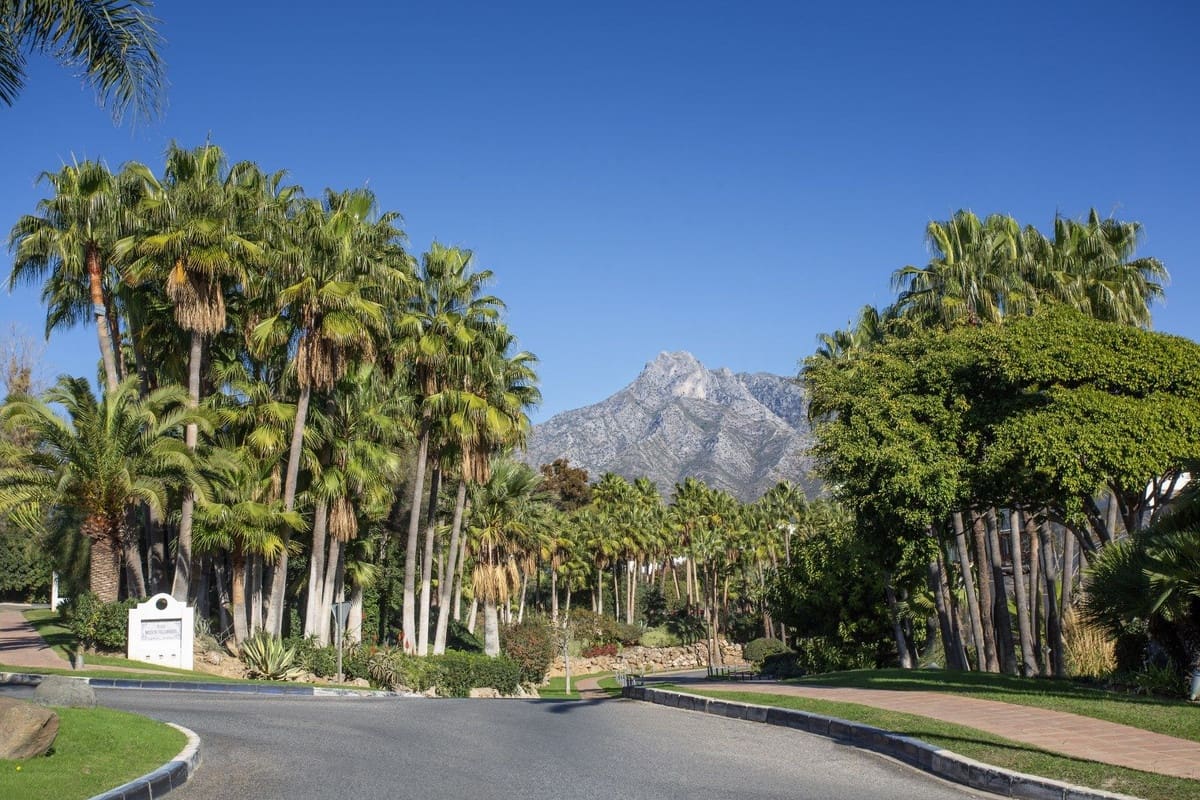 4 sypialnia Willa na sprzedaż w Marbella z basenem garażem - 7 500 000 € (Ref: 8032926)
