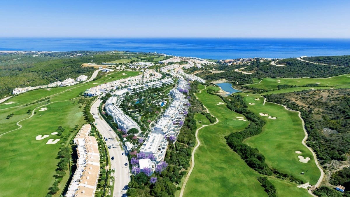 3 bedroom Apartment for sale in La Alcaidesa with pool garage - € 609,000 (Ref: 8067344)