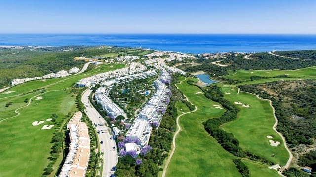 3 bedroom Apartment for sale in La Alcaidesa with pool garage - € 609,000 (Ref: 8067344)