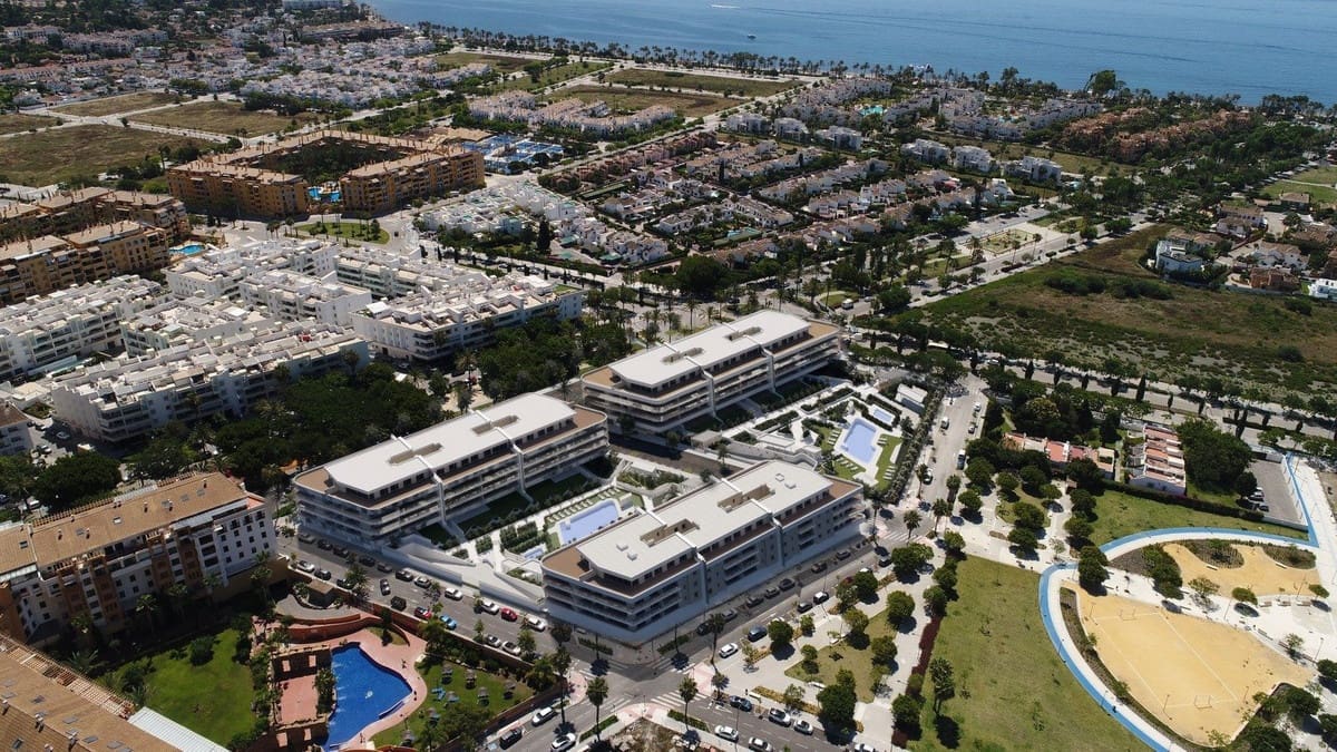 4 sypialnia Penthouse na sprzedaż w Marbella z basenem garażem - 1 480 000 € (Ref: 8077224)