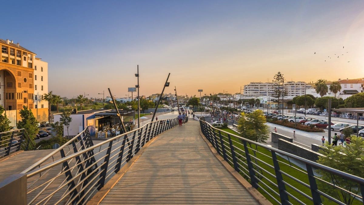 4 sypialnia Penthouse na sprzedaż w Marbella z basenem garażem - 1 480 000 € (Ref: 8077224)