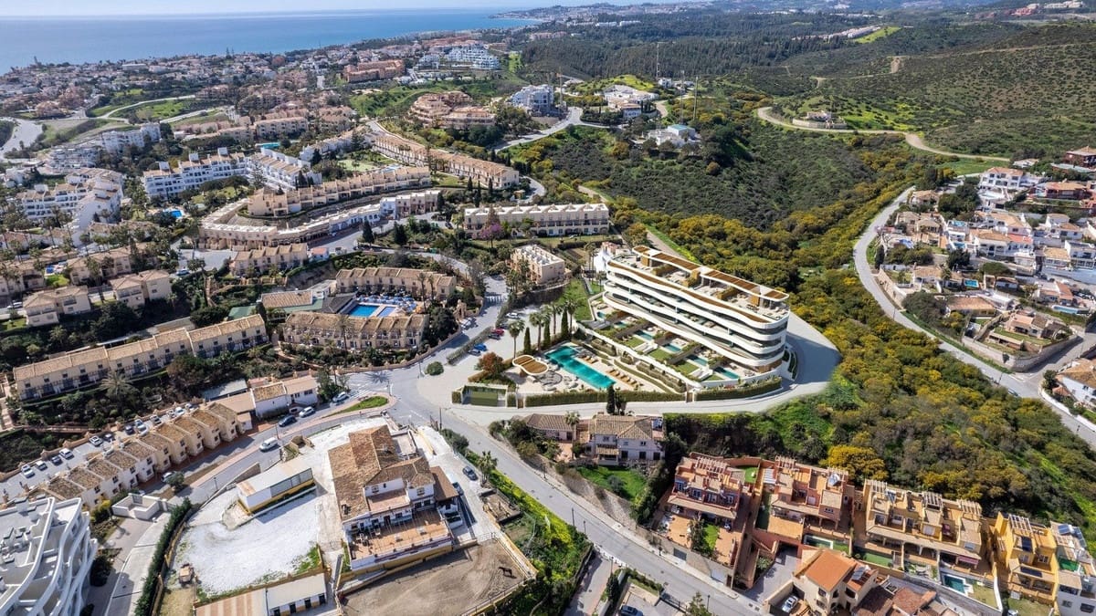 3 bedroom Penthouse for sale in Mijas Costa with pool garage - € 1,690,000 (Ref: 8249355)