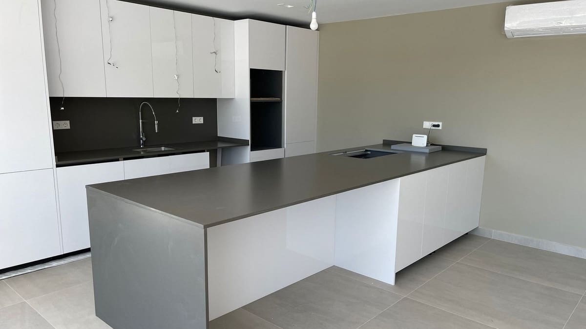 3 sovrum Lägenhet till salu i Estepona med pool garage - 625 000 € (Ref: 8288325)