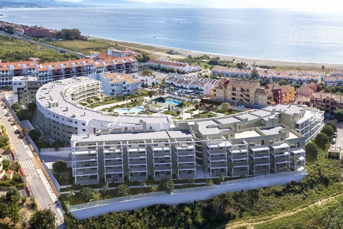 3 bedroom Apartment for sale in Manilva with pool - € 367,000 (Ref: 8395415)