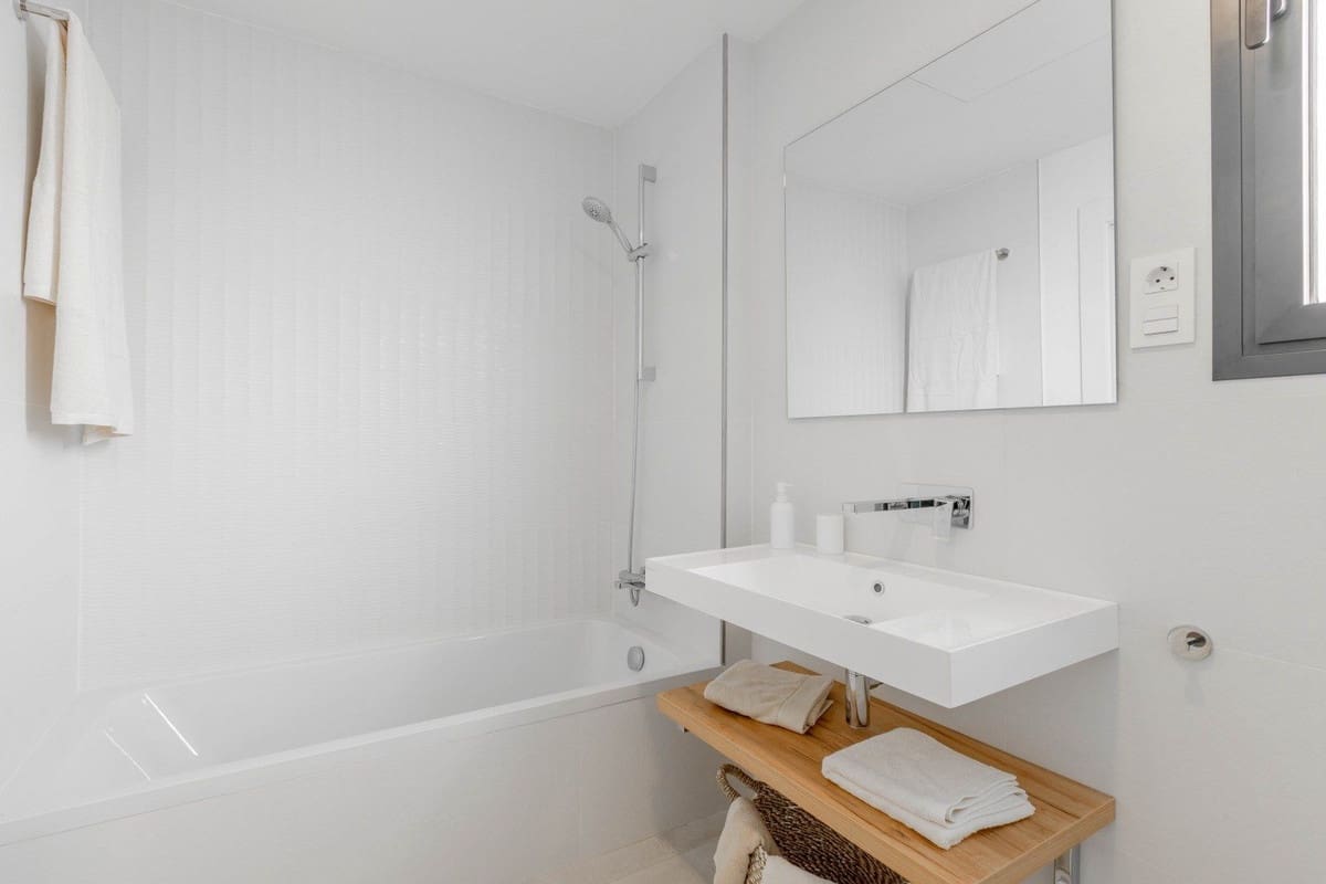 3 bedroom Townhouse for sale in Mijas Costa with pool garage - € 721,000 (Ref: 8444509)