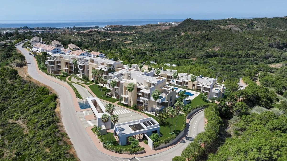 3 bedroom Apartment for sale in Estepona with pool garage - € 825,000 (Ref: 8580932)