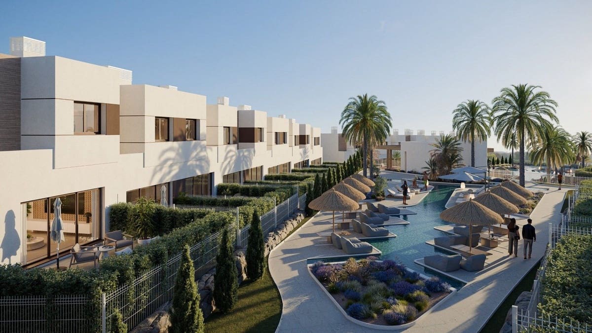 3 bedroom Townhouse for sale in Mijas Costa with pool garage - € 445,000 (Ref: 8596057)