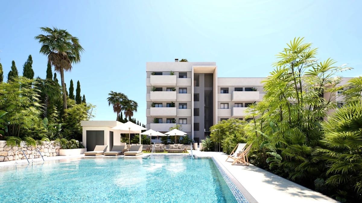 3 bedroom Apartment for sale in Estepona with pool garage - € 580,000 (Ref: 8598100)