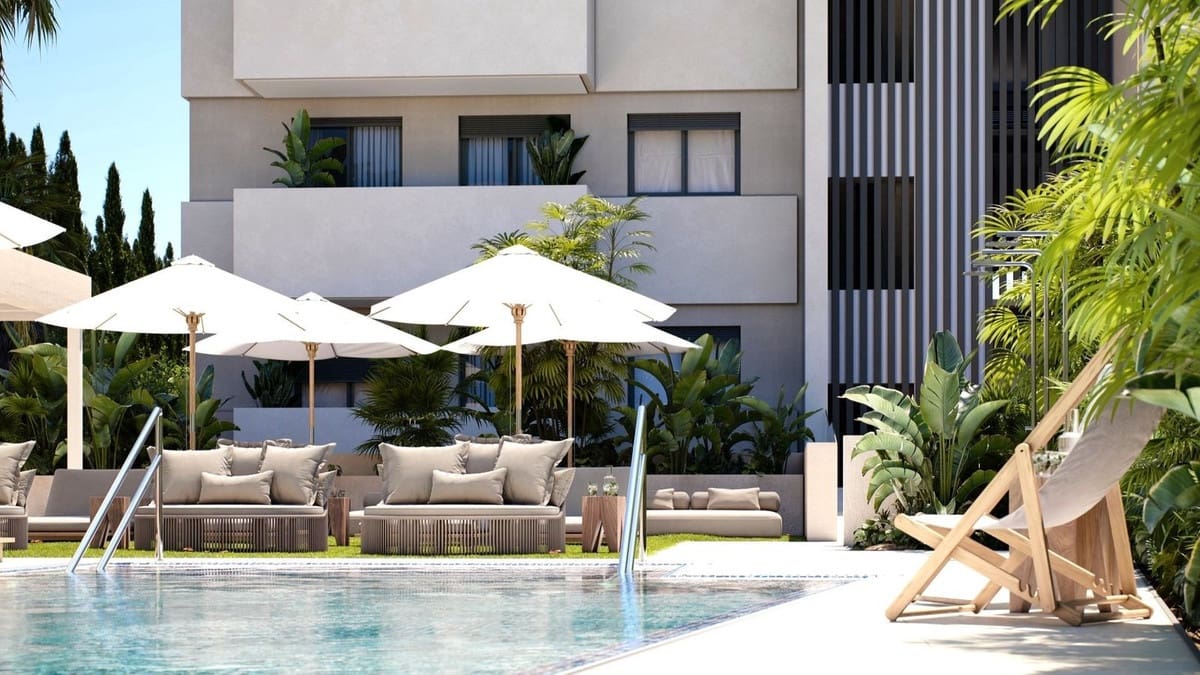 3 bedroom Apartment for sale in Estepona with pool garage - € 580,000 (Ref: 8598100)