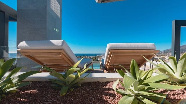 4 bedroom Semi-detached Villa for sale in Marbella with pool garage - € 1,675,000 (Ref: 8653789)