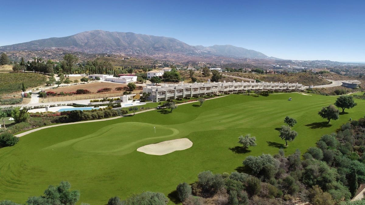 3 makuuhuone Omakotitalo myytävänä paikassa La Cala de Mijas mukana uima-altaan - 620 000 € (Ref: 8736649)