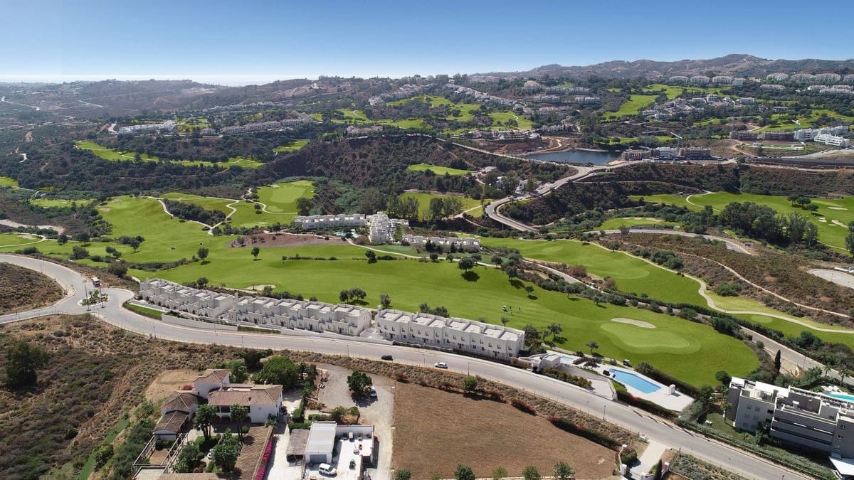 3 makuuhuone Omakotitalo myytävänä paikassa La Cala de Mijas mukana uima-altaan - 620 000 € (Ref: 8736649)