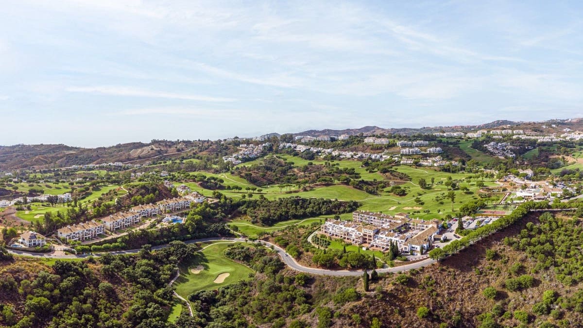 3 makuuhuone Omakotitalo myytävänä paikassa La Cala de Mijas mukana uima-altaan - 620 000 € (Ref: 8736649)