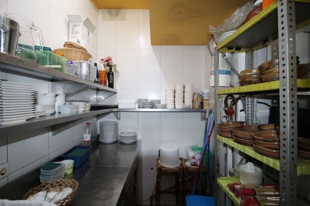 2 soverom Restaurant/Bar til salgs i El Paraiso, Estepona med garasje - € 1 600 000 (Ref: 8803131)