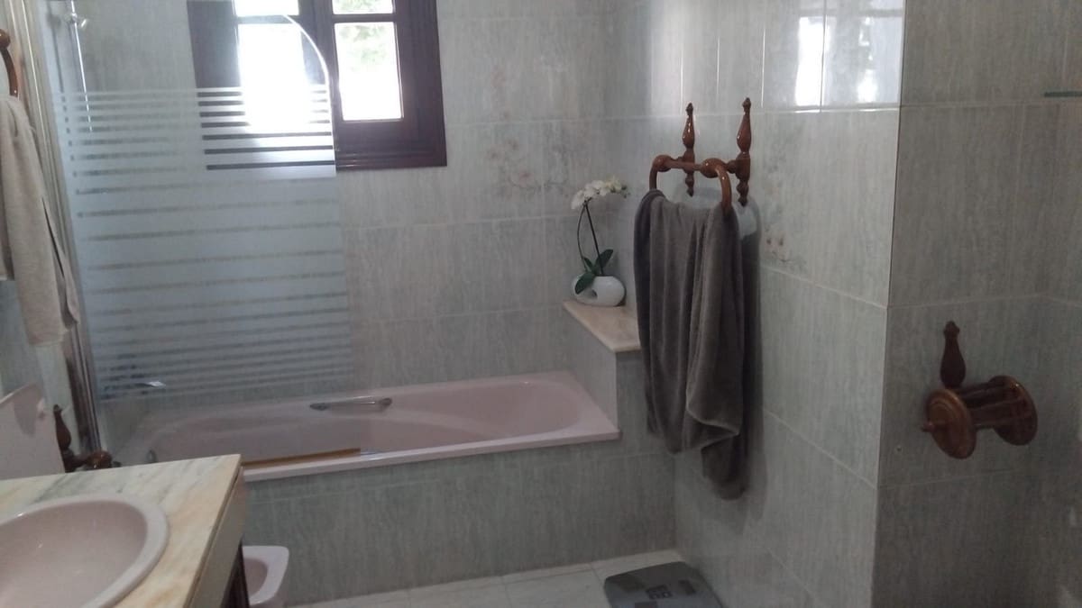 Bar/Restaurante de 2 habitaciones en El Paraiso en venta con garaje - 1.600.000 € (Ref: 8803131)