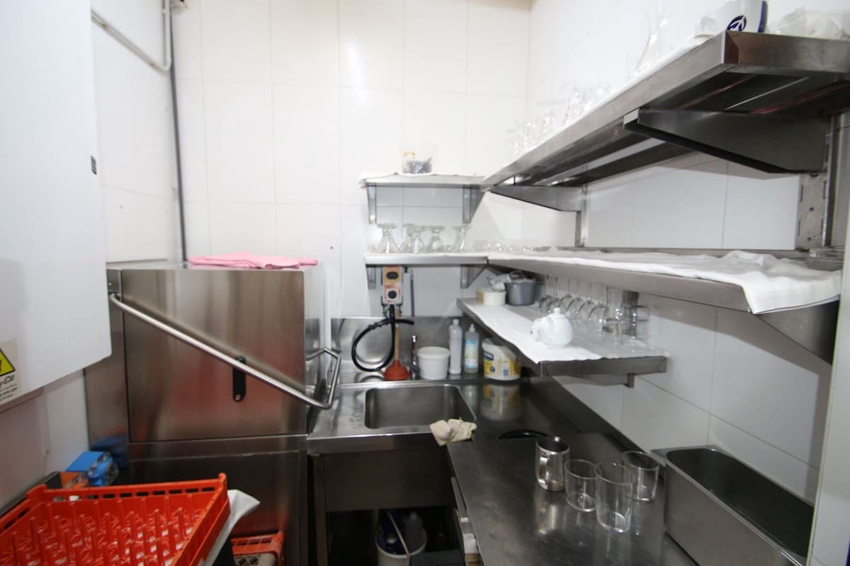 2 soverom Restaurant/Bar til salgs i El Paraiso med garasje - € 1 600 000 (Ref: 8803131)