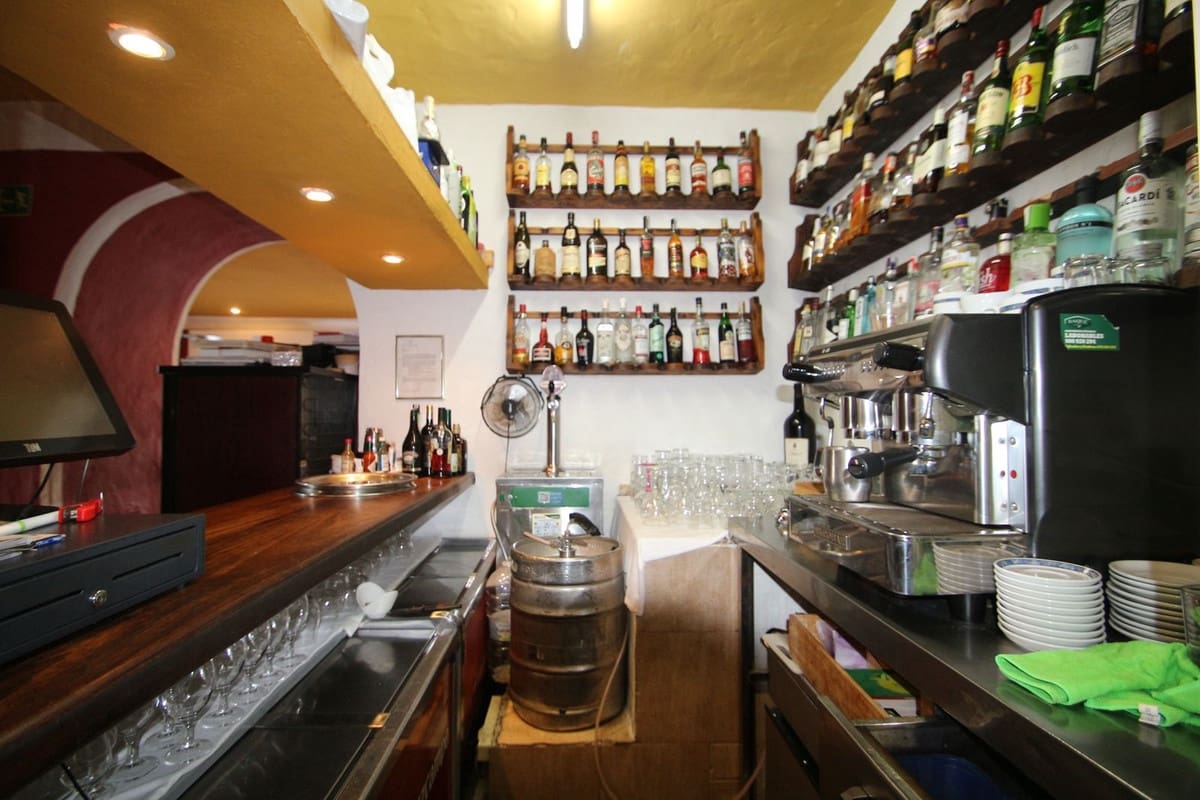 2 soverom Restaurant/Bar til salgs i El Paraiso med garasje - € 1 600 000 (Ref: 8803131)