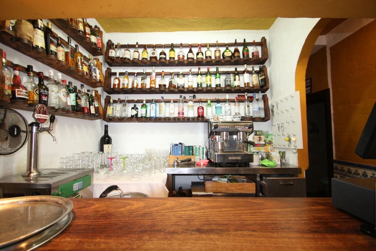 2 sypialnia Restauracja lub bar na sprzedaż w El Paraiso z garażem - 1 600 000 € (Ref: 8803131)