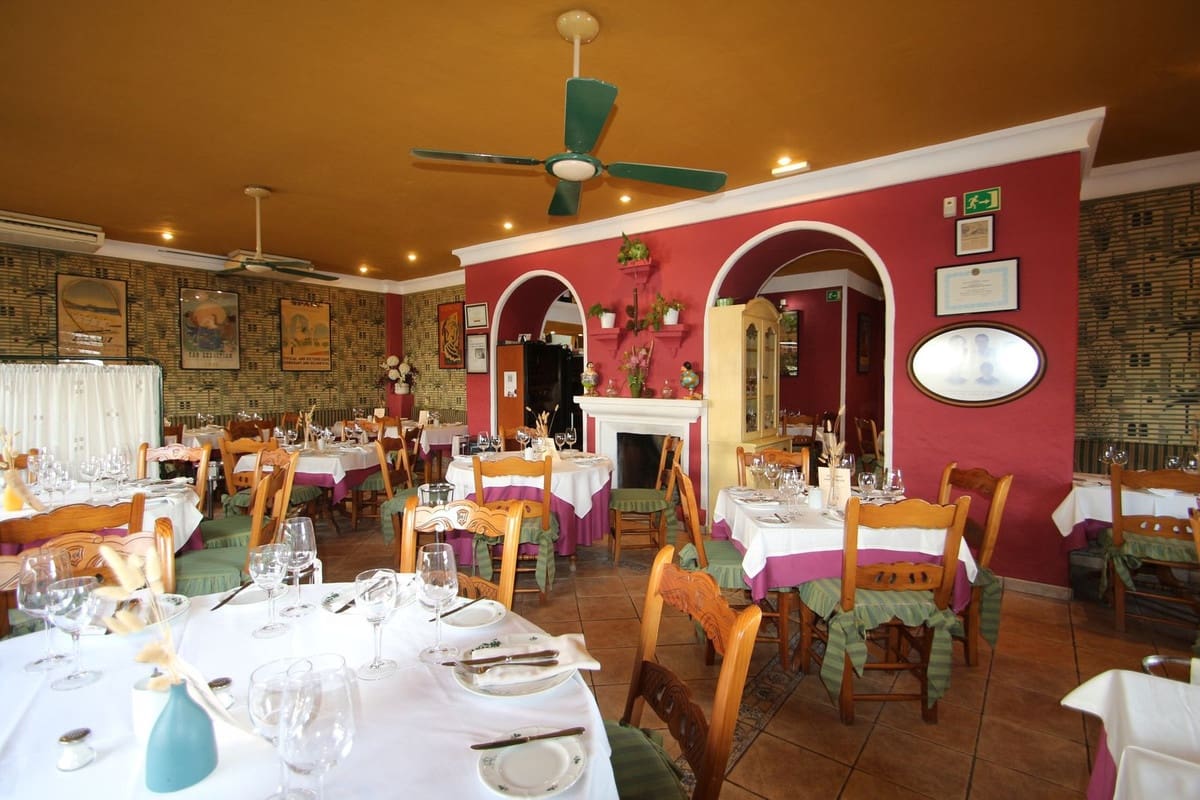 2 sypialnia Restauracja lub bar na sprzedaż w El Paraiso z garażem - 1 600 000 € (Ref: 8803131)