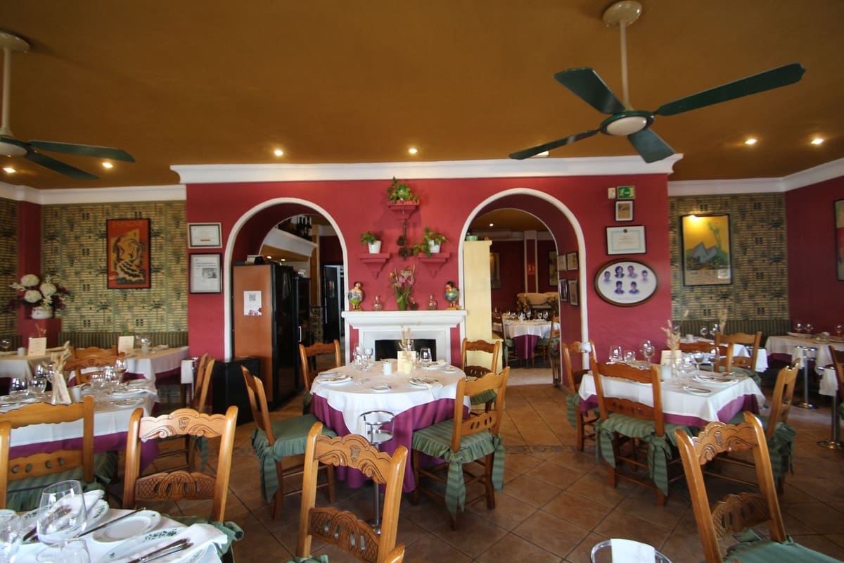 2 sypialnia Restauracja lub bar na sprzedaż w El Paraiso z garażem - 1 600 000 € (Ref: 8803131)