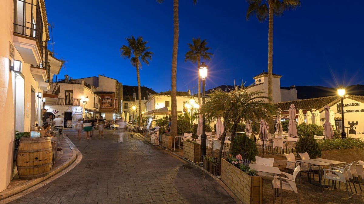 3 bedroom Apartment for sale in Benahavis with pool garage - € 520,000 (Ref: 9115390)