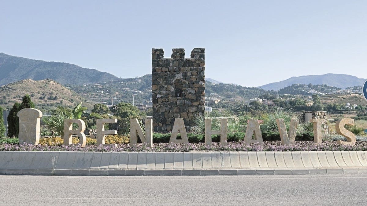 2 bedroom Apartment for sale in Benahavis with pool garage - € 400,000 (Ref: 9115391)