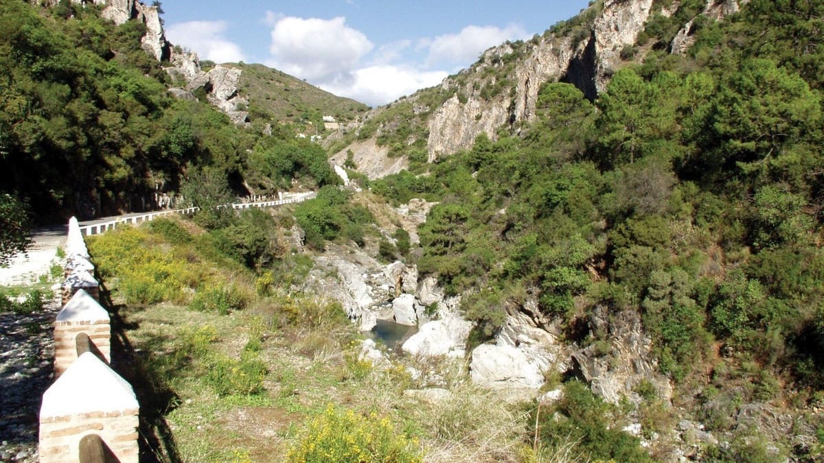 2 bedroom Apartment for sale in Benahavis with pool garage - € 400,000 (Ref: 9115391)