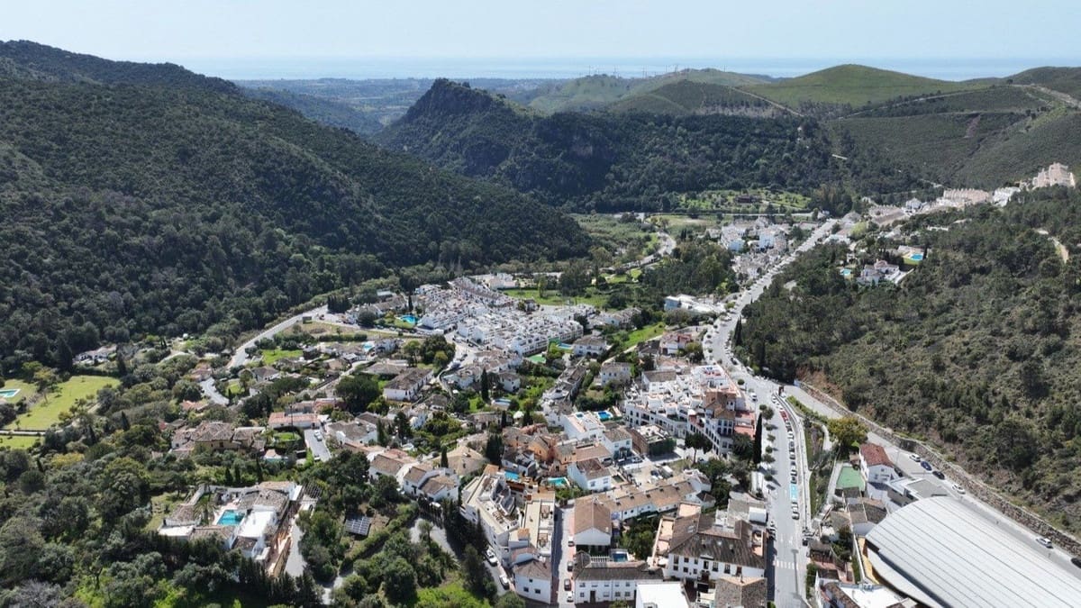 1 bedroom Apartment for sale in Benahavis with pool garage - € 320,000 (Ref: 9115392)