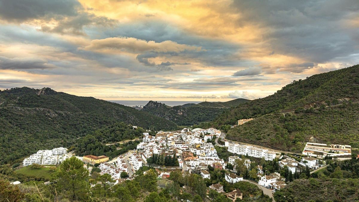 1 bedroom Apartment for sale in Benahavis with pool garage - € 320,000 (Ref: 9115392)