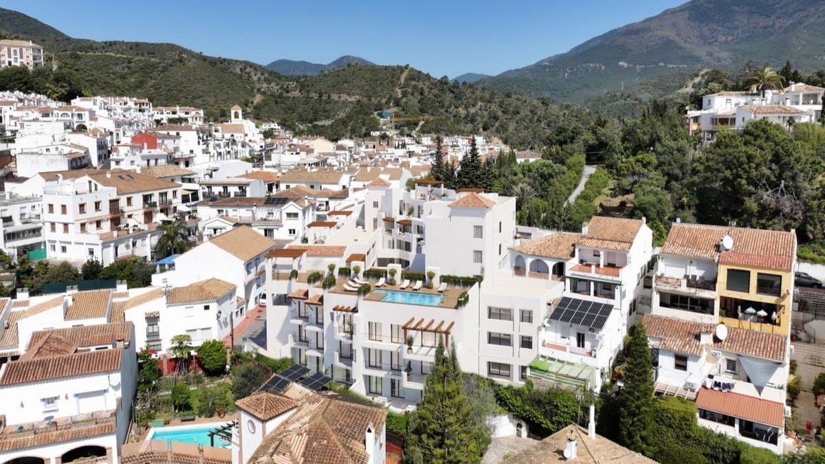 1 soveværelse Lejlighed til salg i Benahavis med swimmingpool garage - € 320.000 (Ref: 9115392)