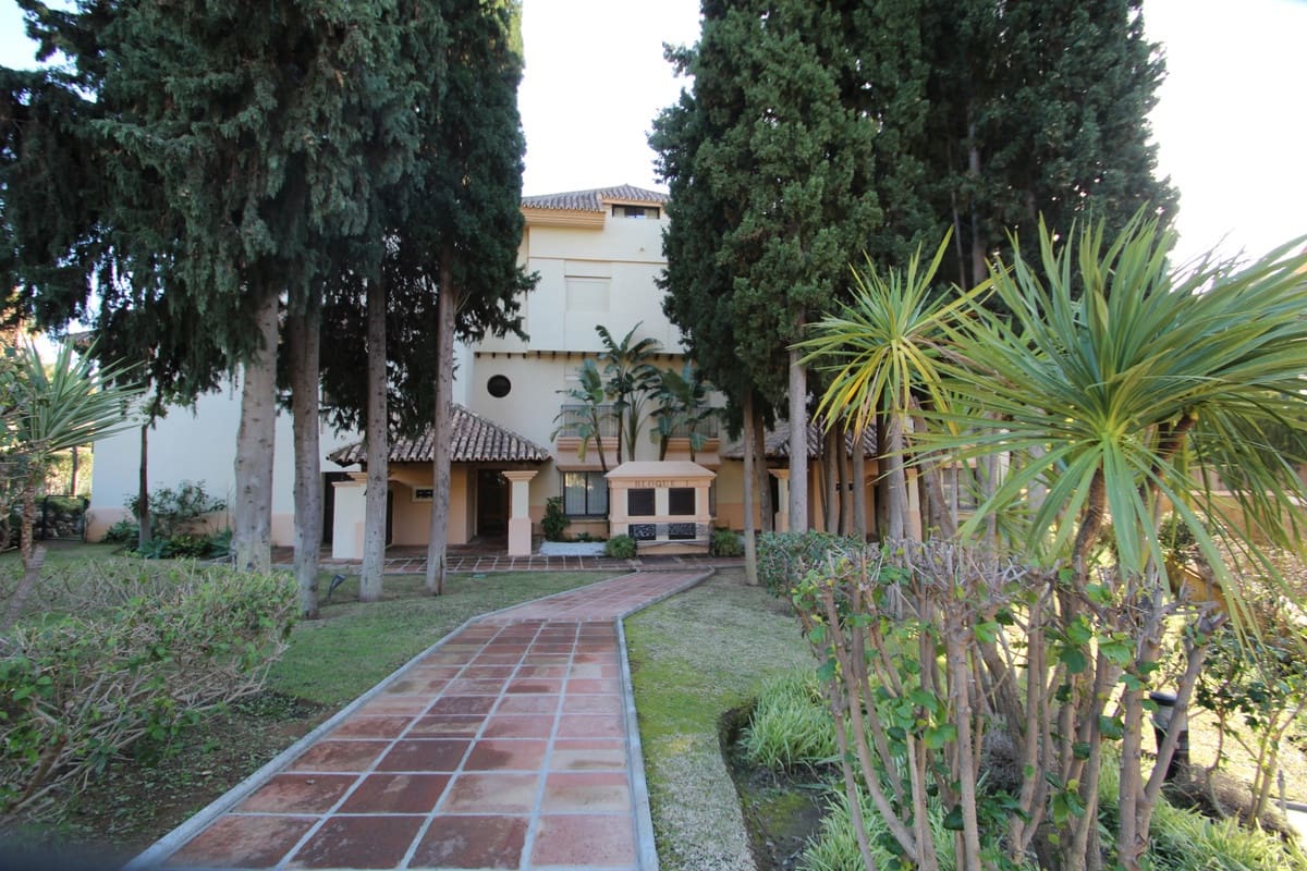 2 soveværelse Lejlighed til salg i Marbella med swimmingpool garage - € 299.000 (Ref: 9184514)