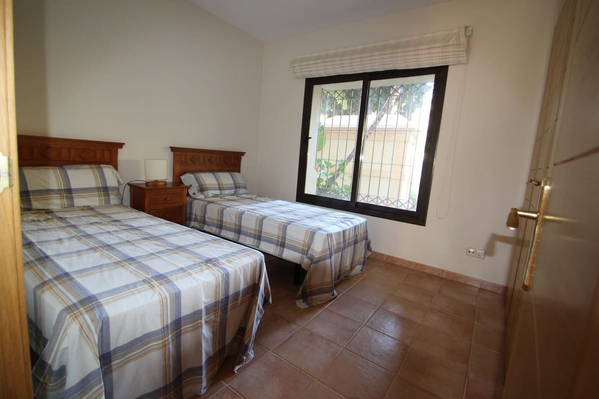 Apartamento de 2 habitaciones en Marbella en venta con piscina garaje - 299.000 € (Ref: 9184514)