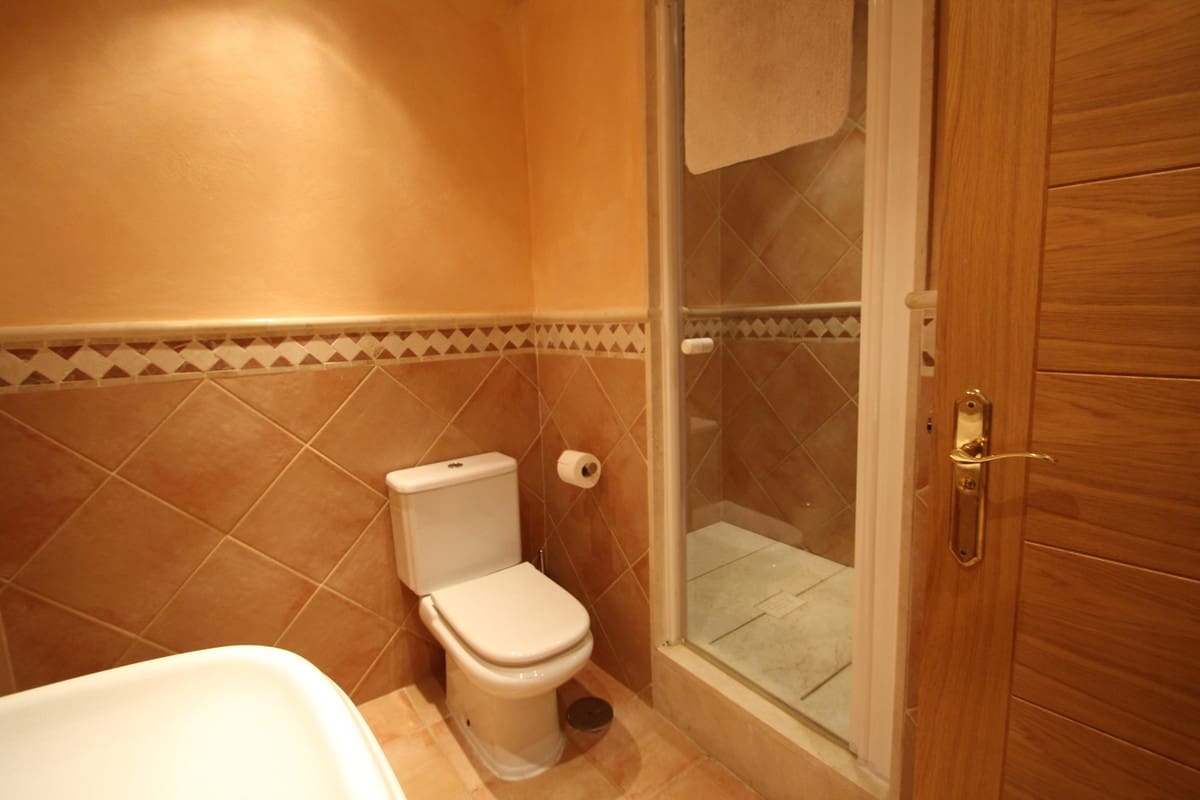 Apartamento de 2 habitaciones en Marbella en venta con piscina garaje - 299.000 € (Ref: 9184514)