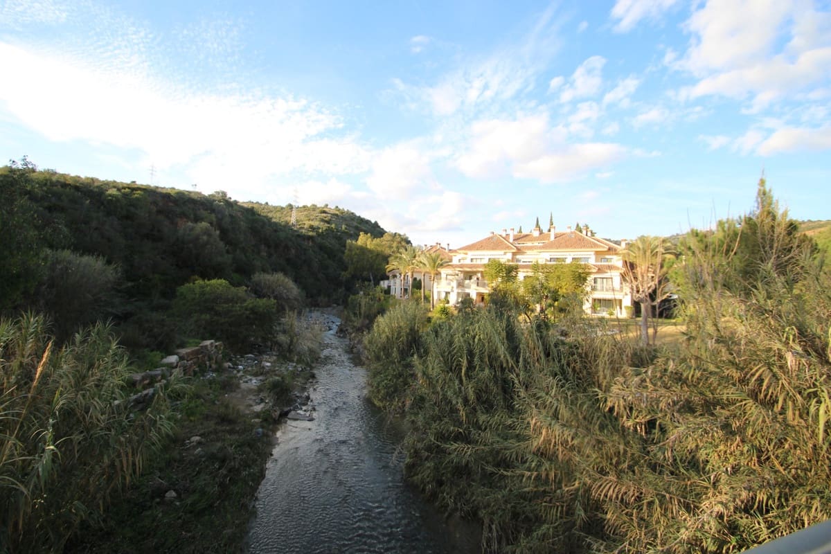 Apartamento de 2 habitaciones en Marbella en venta con piscina garaje - 299.000 € (Ref: 9184514)