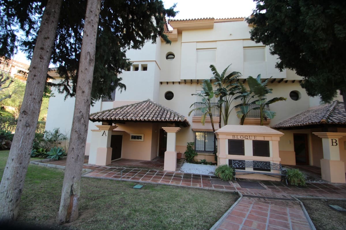 Apartamento de 2 habitaciones en Marbella en venta con piscina garaje - 299.000 € (Ref: 9184514)