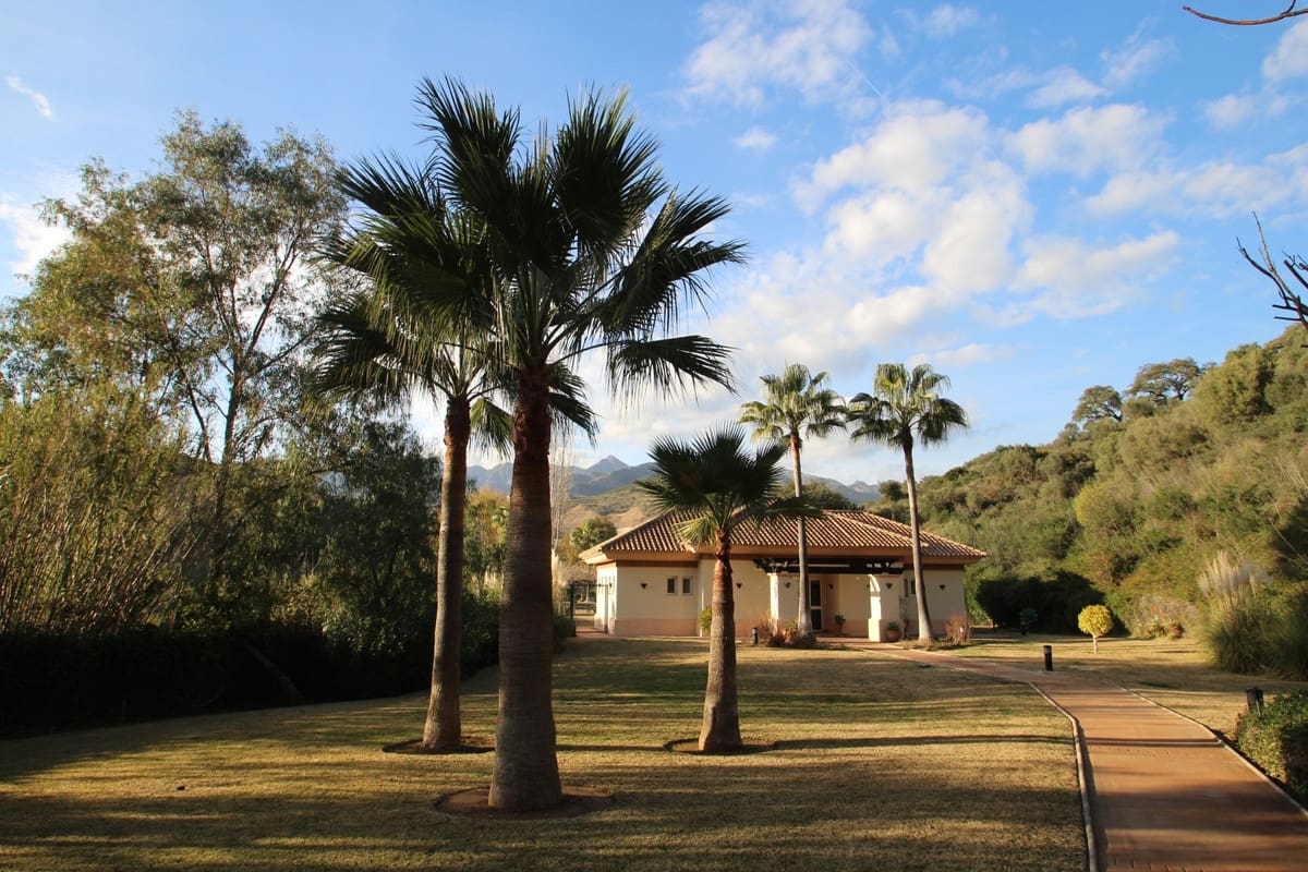 Apartamento de 2 habitaciones en Marbella en venta con piscina garaje - 299.000 € (Ref: 9184514)