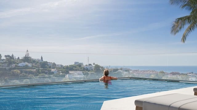 2 bedroom Apartment for sale in Fuengirola with pool garage - € 330,000 (Ref: 9196964)