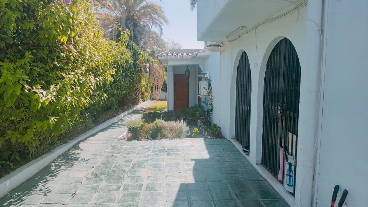 4 soverom Villa til salgs i Marbella med svømmebasseng garasje - € 1 400 000 (Ref: 9223604)
