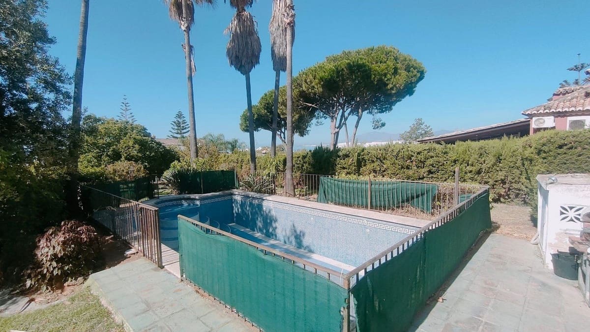 4 soverom Villa til salgs i Marbella med svømmebasseng garasje - € 1 400 000 (Ref: 9223604)