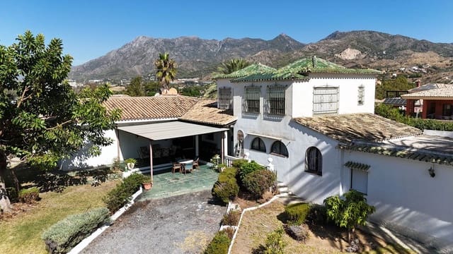4 soveværelse Villa til salg i Marbella med swimmingpool garage - € 1.400.000 (Ref: 9223604)