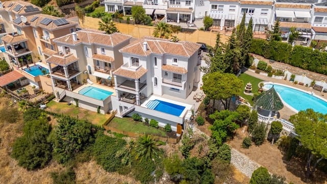 4 sypialnia Willa na sprzedaż w Fuengirola z basenem garażem - 1 285 000 € (Ref: 9297883)