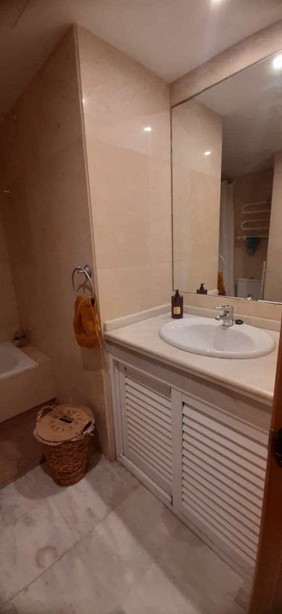 Apartamento de 2 habitaciones en Fuengirola en venta con piscina garaje - 356.000 € (Ref: 9614195)