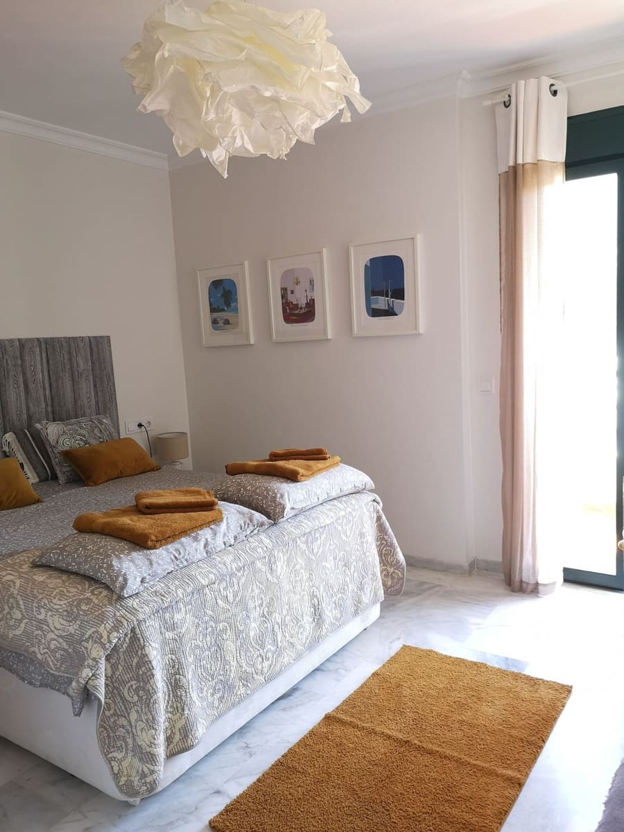 Apartamento de 2 habitaciones en Fuengirola en venta con piscina garaje - 356.000 € (Ref: 9614195)