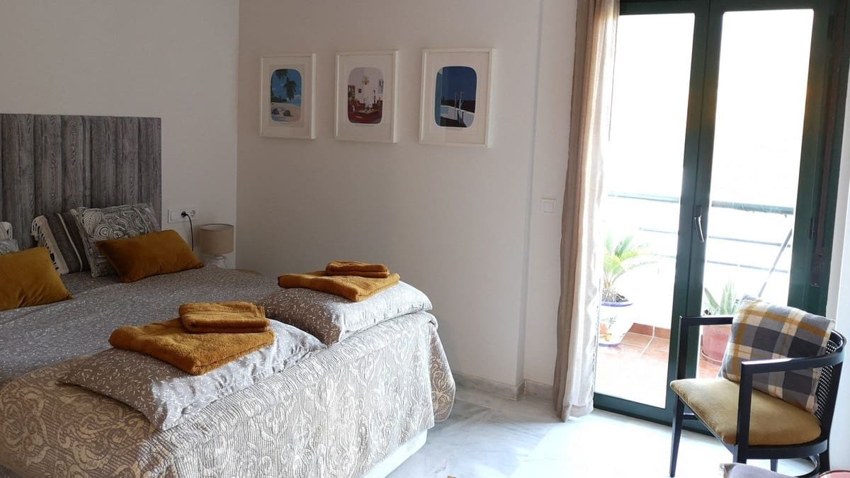 Apartamento de 2 habitaciones en Fuengirola en venta con piscina garaje - 356.000 € (Ref: 9614195)