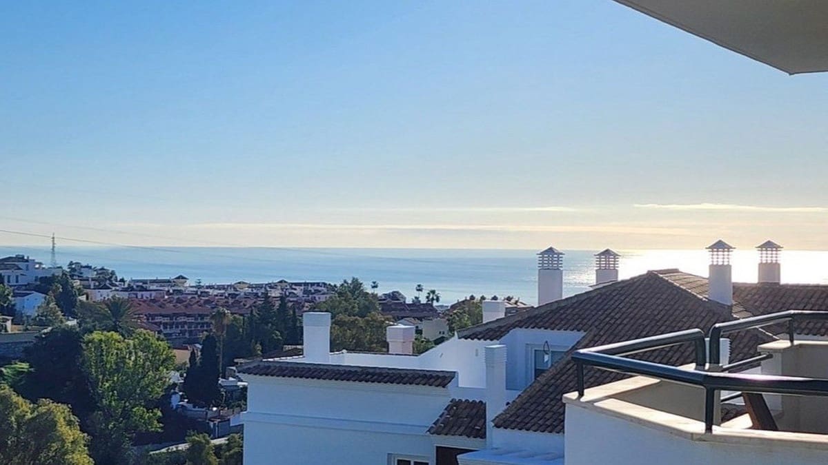 2 soverom Leilighet til salgs i Fuengirola med svømmebasseng garasje - € 356 000 (Ref: 9614195)