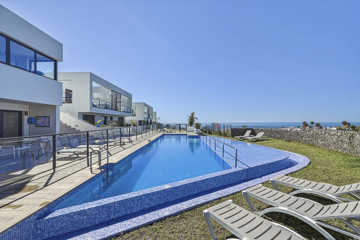 3 quarto Moradia Geminada para venda em Mijas Costa com piscina garagem - 649 000 € (Ref: 9782111)