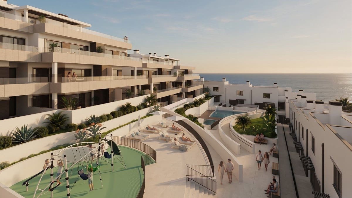 2 bedroom Apartment for sale in La Linea de la Concepcion with pool garage - € 395,000 (Ref: 9848120)